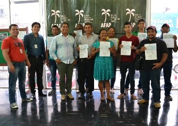 Agricultores recebem cheques da Afap para produção de mandioca