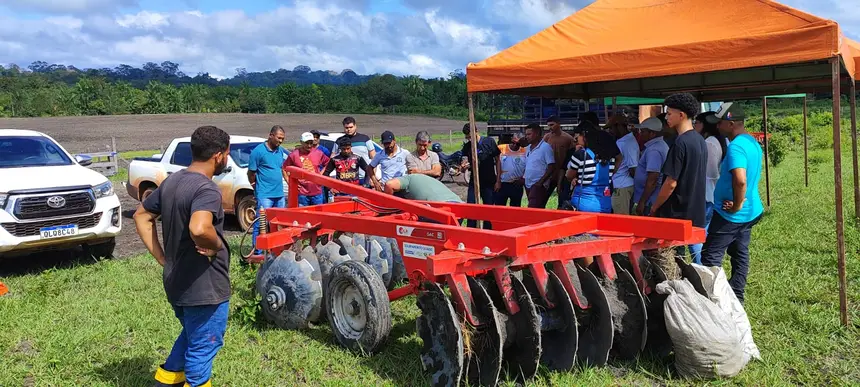 Governo do Amapá realiza evento sobre implantação de capineira para produtores de Pedra Branca do Amapari