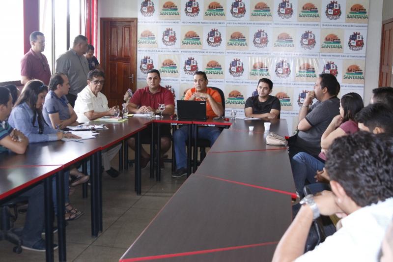 Prefeito Ofirney Sadala começa elaborar lei do plano de cargos e salários dos assistentes administrativos do município