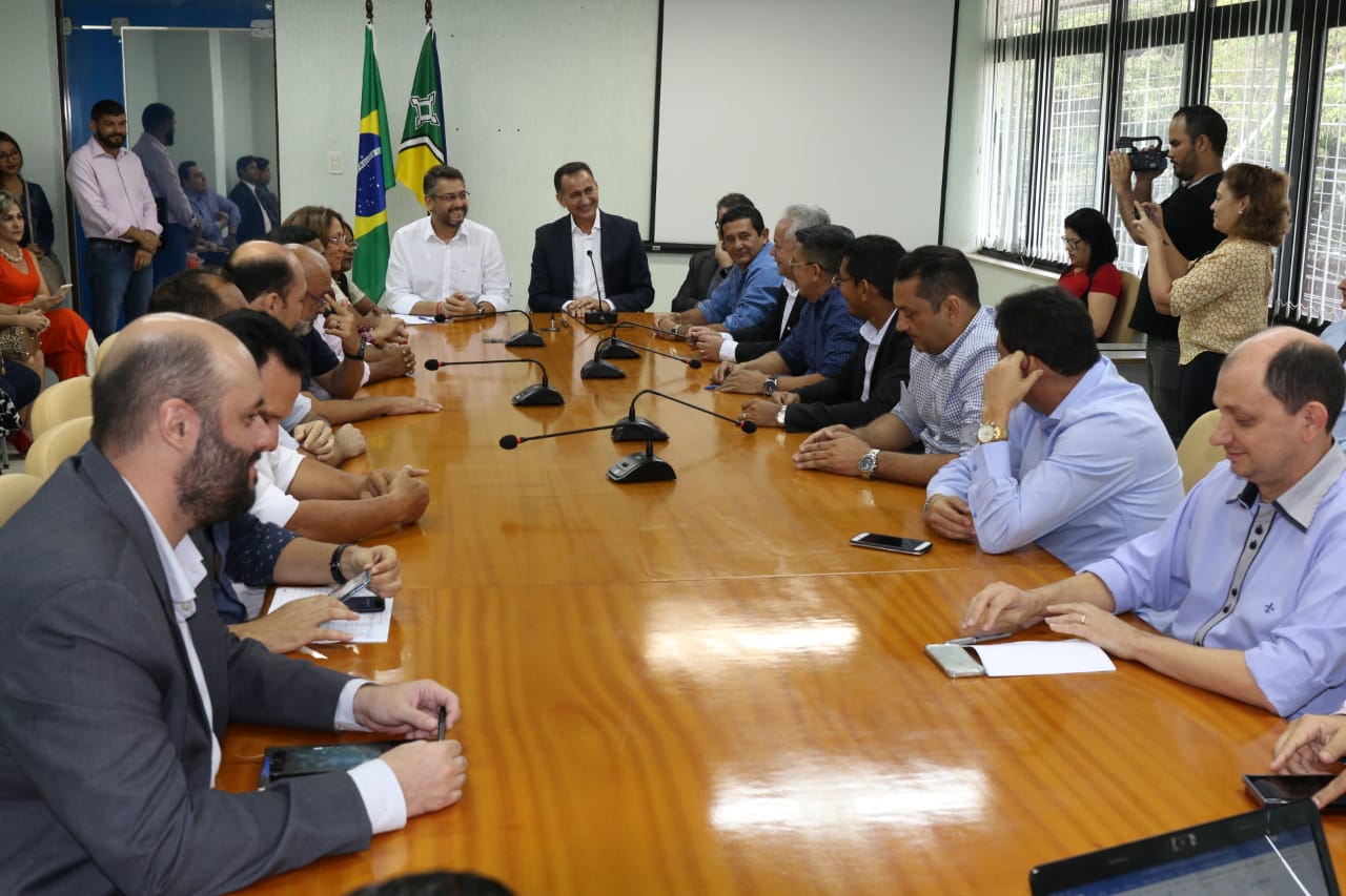 Prefeito Ofirney Sadala participa de reunião sobre recursos do Ministério da Saúde
