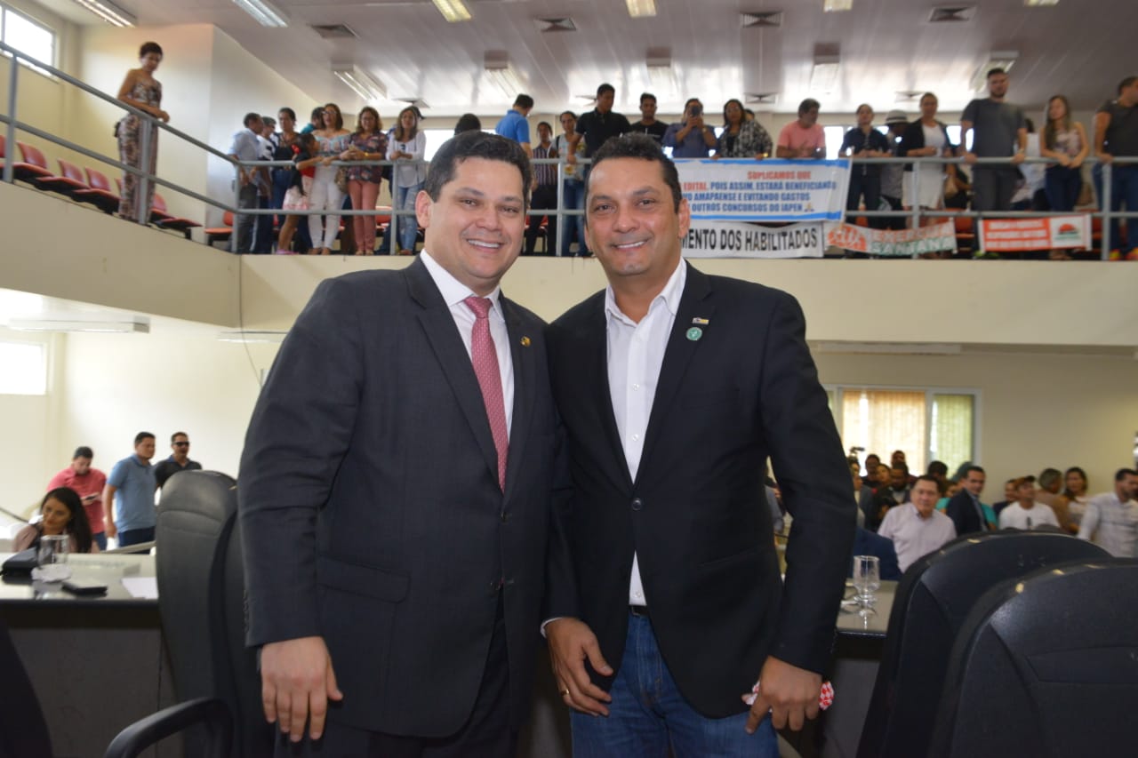 Prefeito Ofirney Sadala participa de sessão solene em homenagem ao senador Davi Alcolumbre