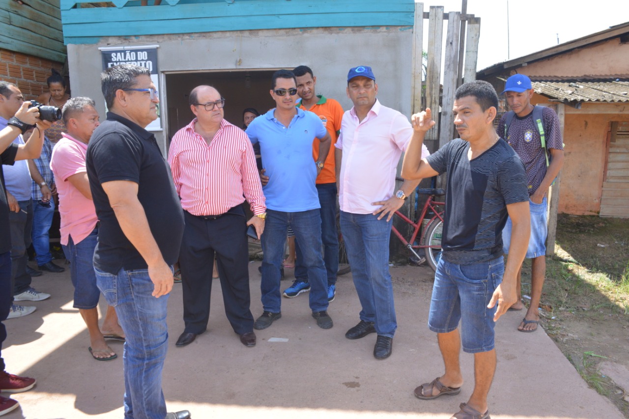 Prefeito Ofirney Sadala articula serviços de recuperação da L 22 no bairro Provedor II