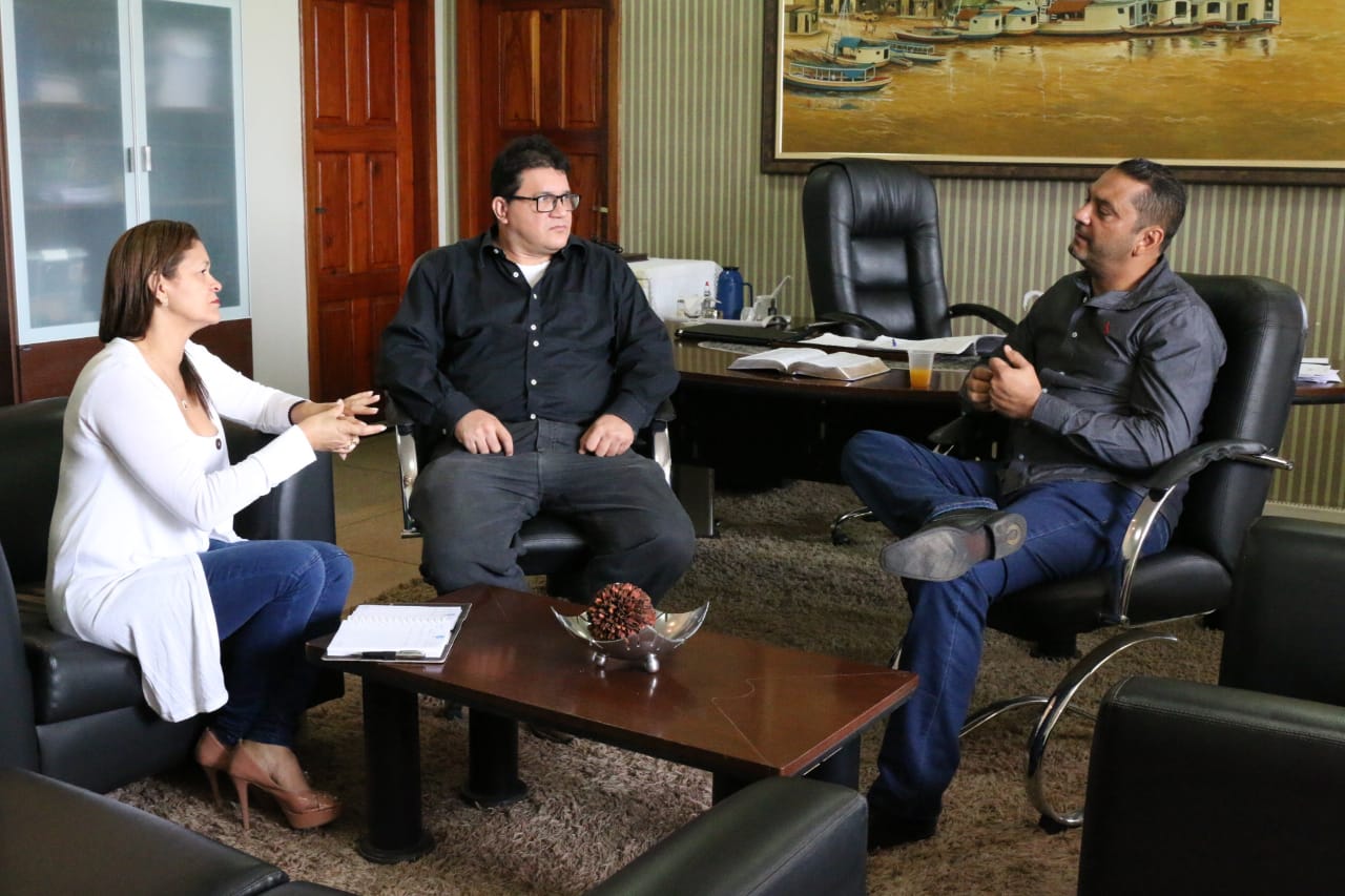 Ofirney Sadala trata sobre a invasão do Delta em reunião com juiz e deputada federal