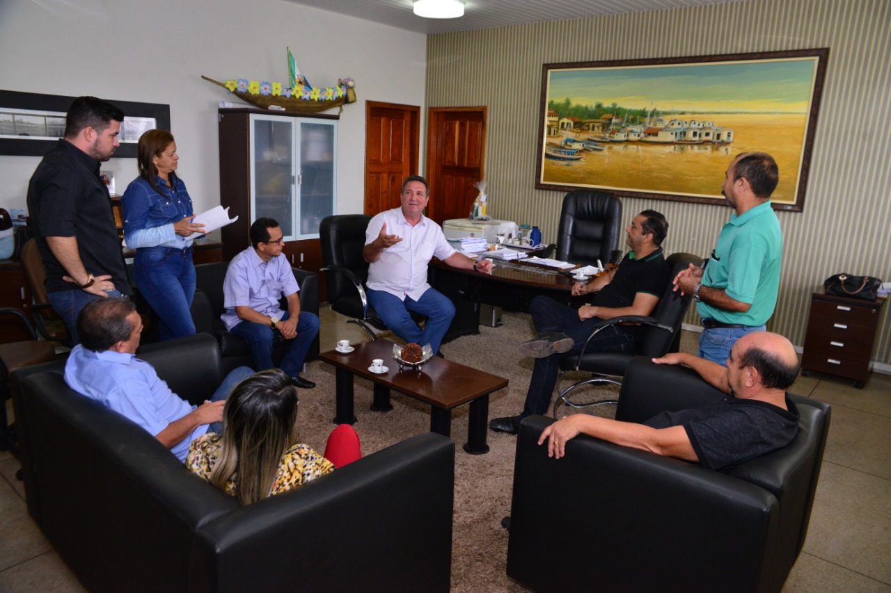 Prefeito de Santana recebe a visita do senador eleito Lucas Barreto