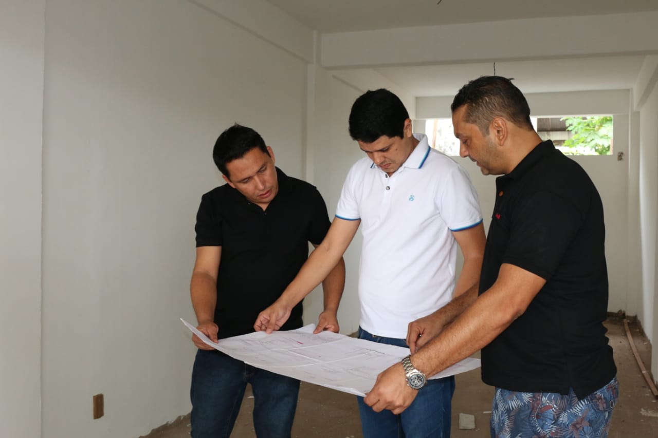 Prefeito Ofirney Sadala e vereadores de Santana vistoriam obras 
