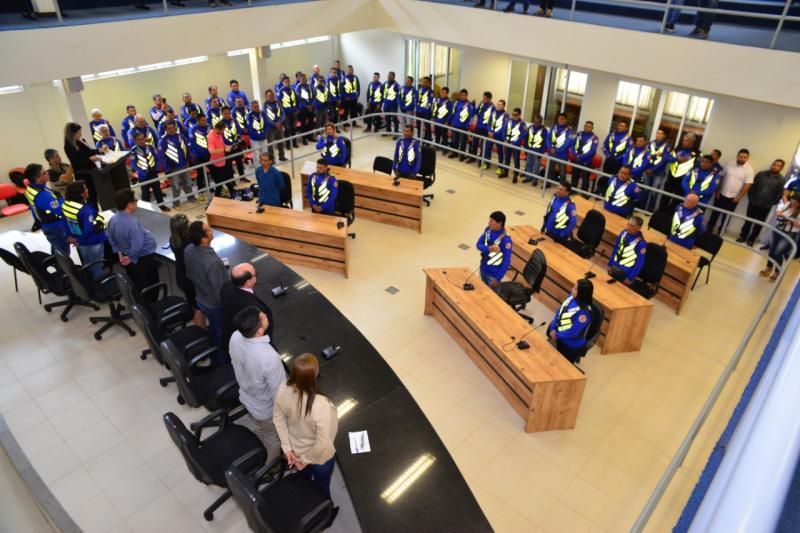 Sttrans realiza entrega de permissões de tráfego para mais de 200 mototaxistas de Santana