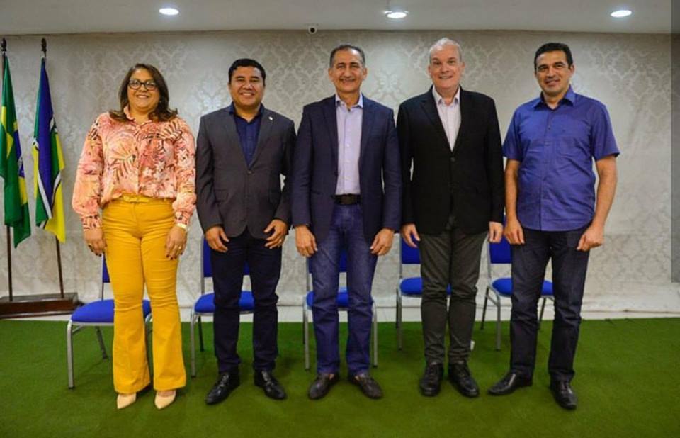 Reunião com o governador Waldez Góes e gestores estaduais, na tarde segunda-feira, 01/04. 