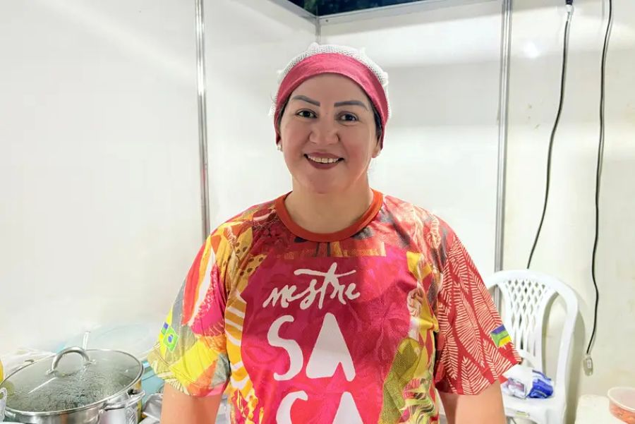 'Nosso lucro está muito bom', diz empreendedora sobre as vendas durante o concurso de samba-enredo da Mangueira no Amapá