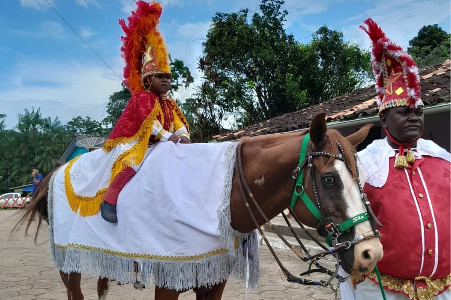‘É uma honra e um sonho realizado’, diz mãe do personagem Menino Caldeirinha da Festa de São Tiago