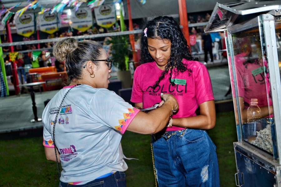 Governo do Amapá realiza blitz educativa de combate à violência de gênero no encerramento do Arraiá do Povo 2024