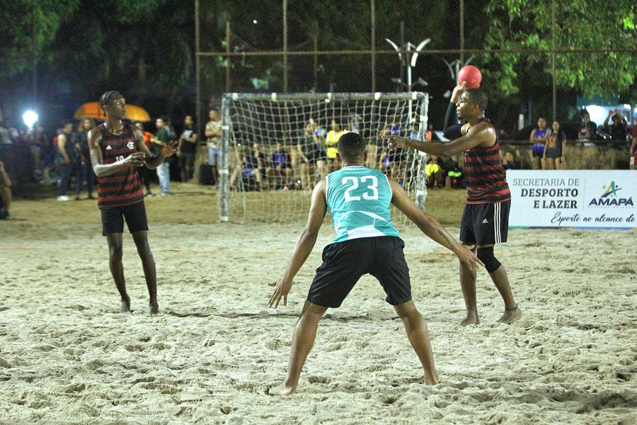Governo do Estado promove 1ª Copa de Handebol de Areia com equipes do Amapá e Guiana Francesa, em Macapá 