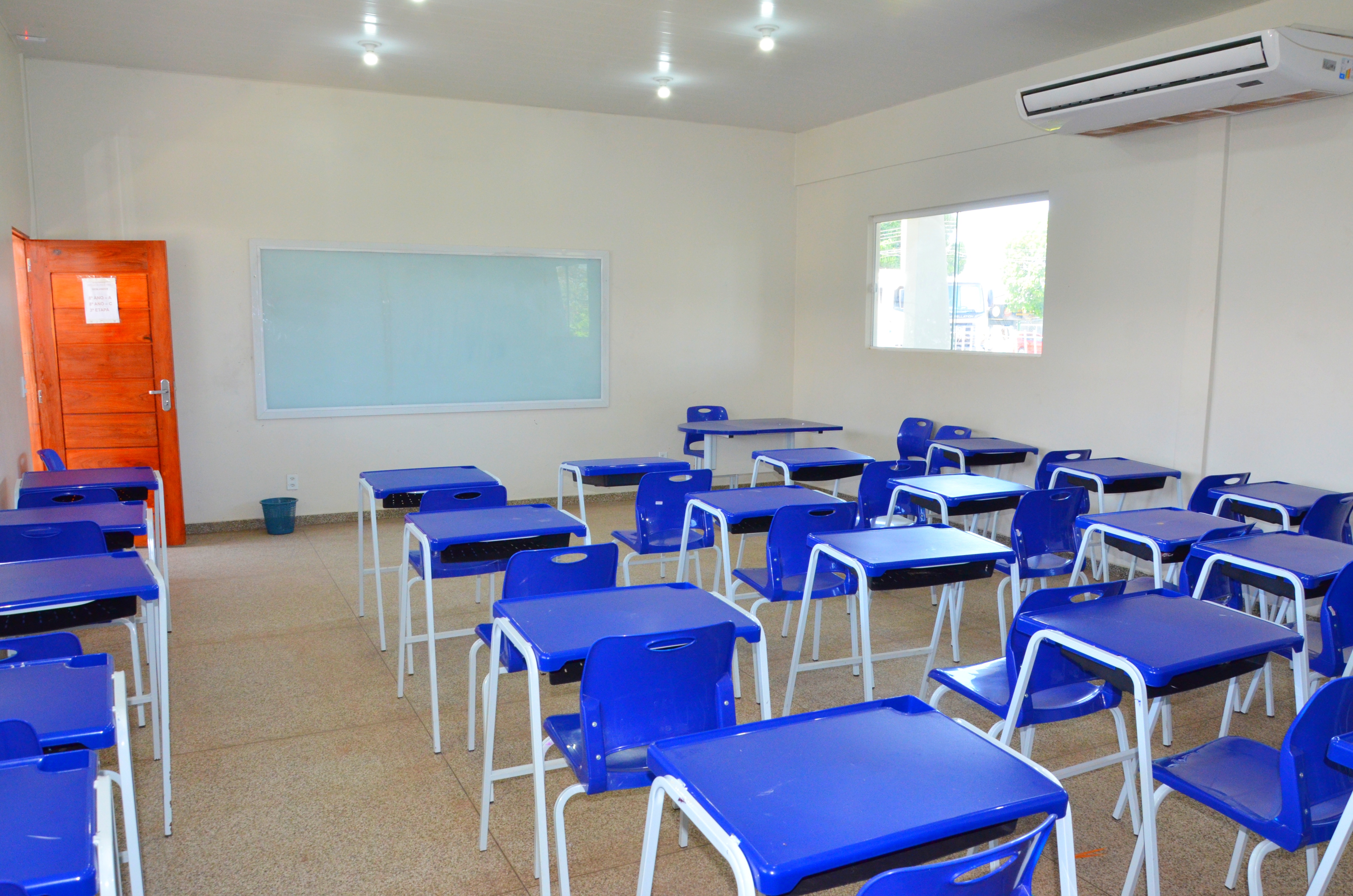 Governo do Amapá transforma Escola Estadual Lauro Chaves com serviço de reestruturação completa em Macapá