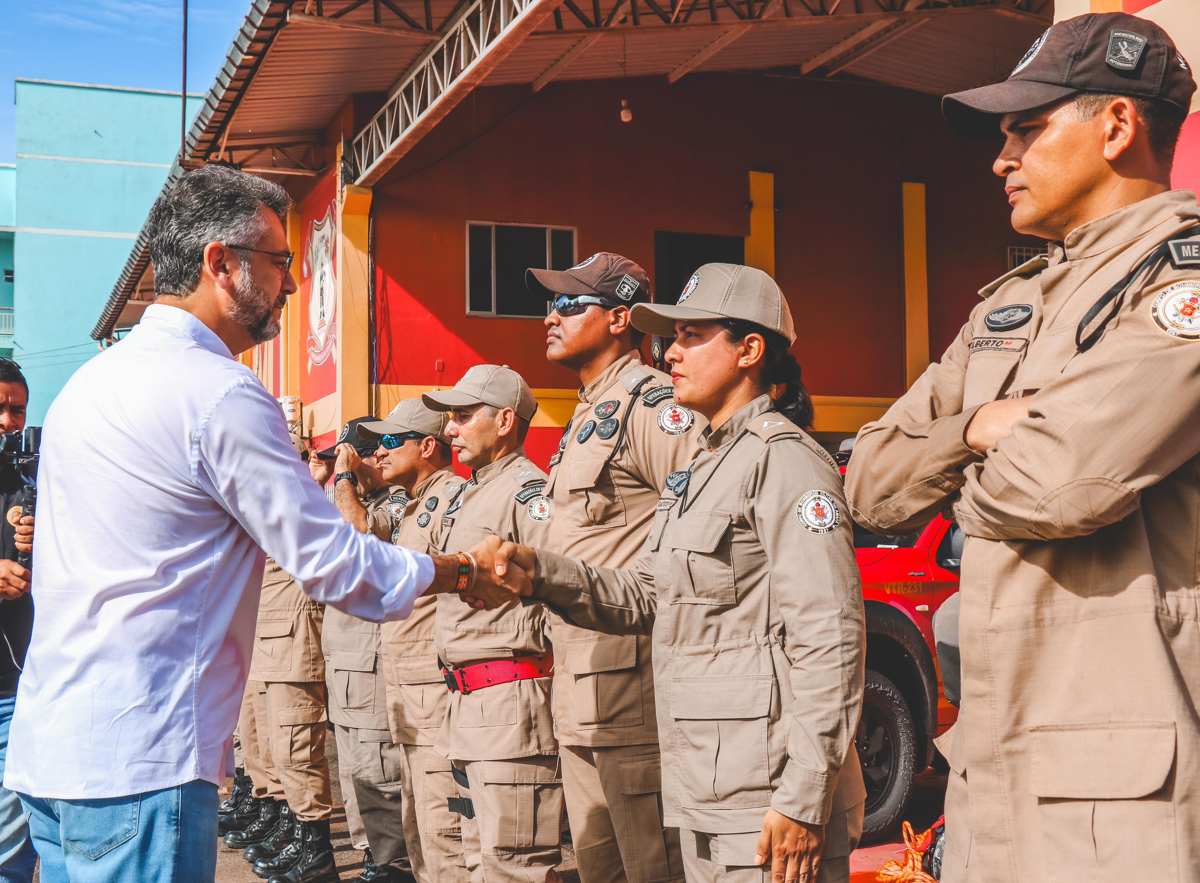 Governo do Amapá envia militares especialistas para ajudar no resgate e salvamento de vítimas no Rio Grande do Sul