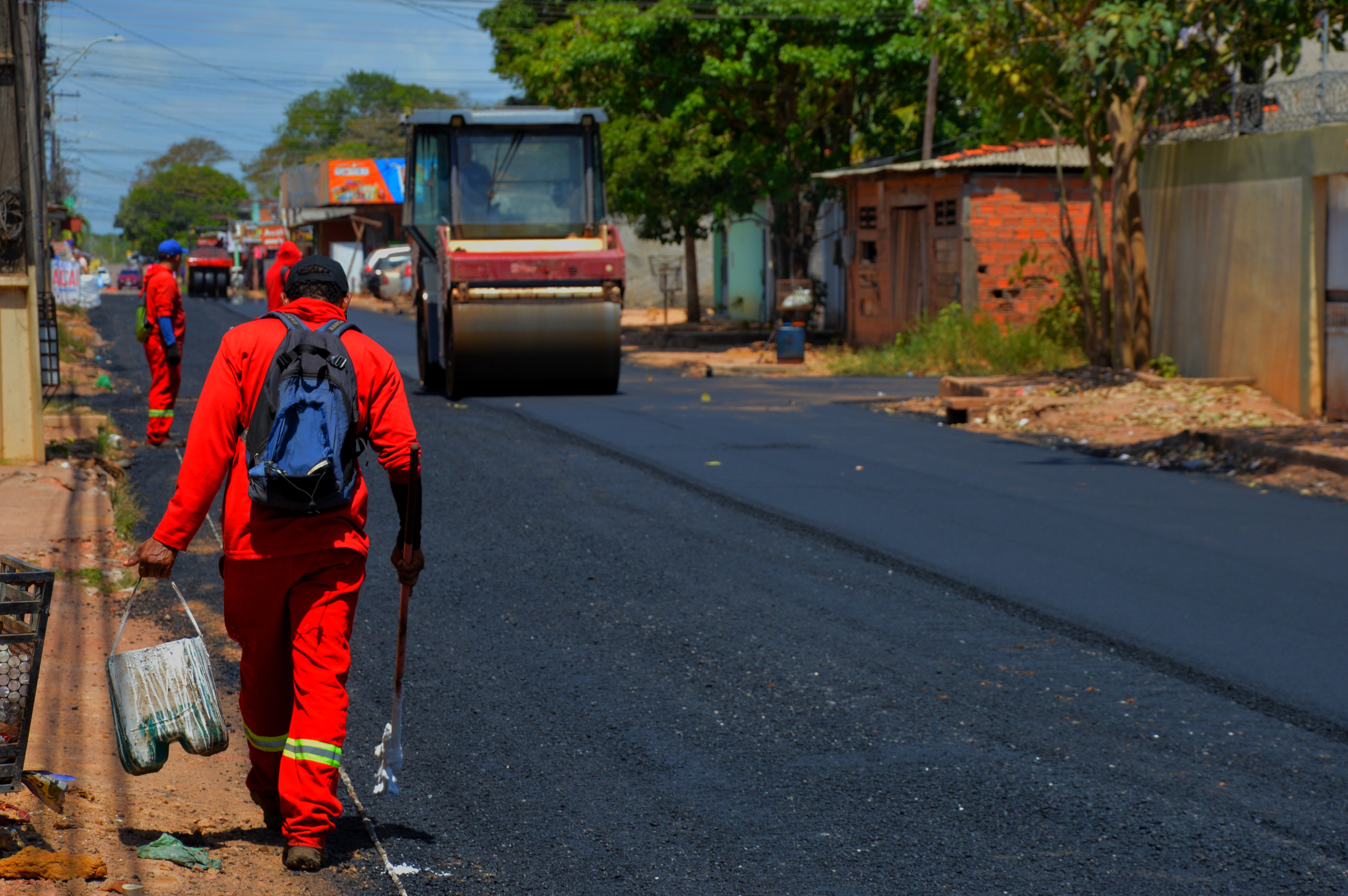 Governo do Amapá avança na pavimentação de ruas e avenidas em diversos bairros de Macapá