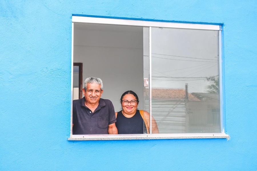 ‘É um momento único e especial em minha vida’, diz contemplado com apartamento durante visita ao Residencial Vila dos Oliveiras