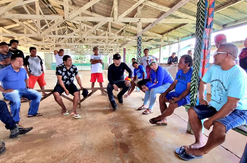Governo do Amapá e lideranças indígenas alinham ações para transportar grupo gerador de energia até a aldeia Kumarumã, em Oiapoque
