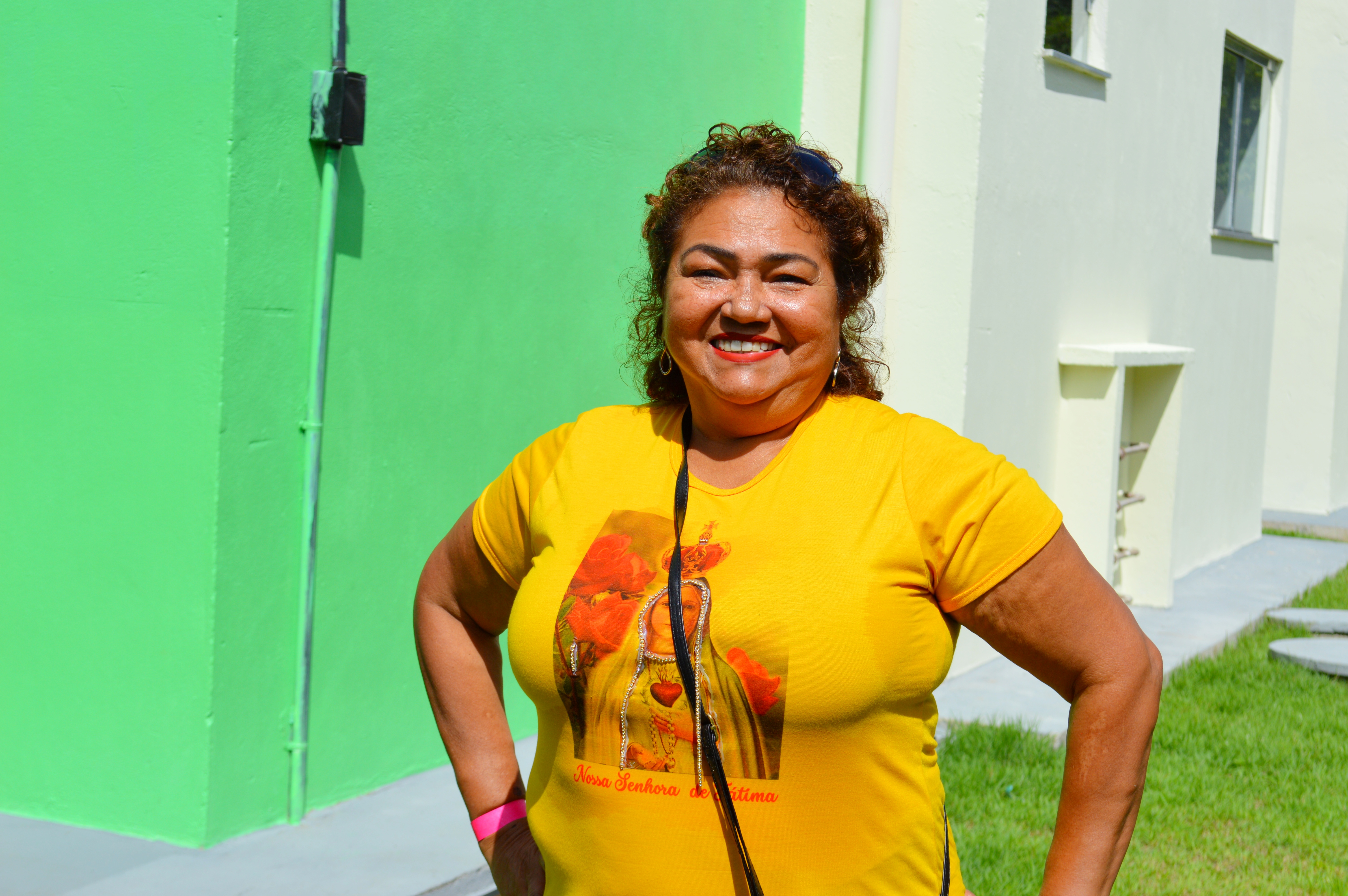 ‘Nós vamos florescer e seremos muito felizes aqui’, comemora beneficiada com moradia no Residencial Vila das Oliveiras