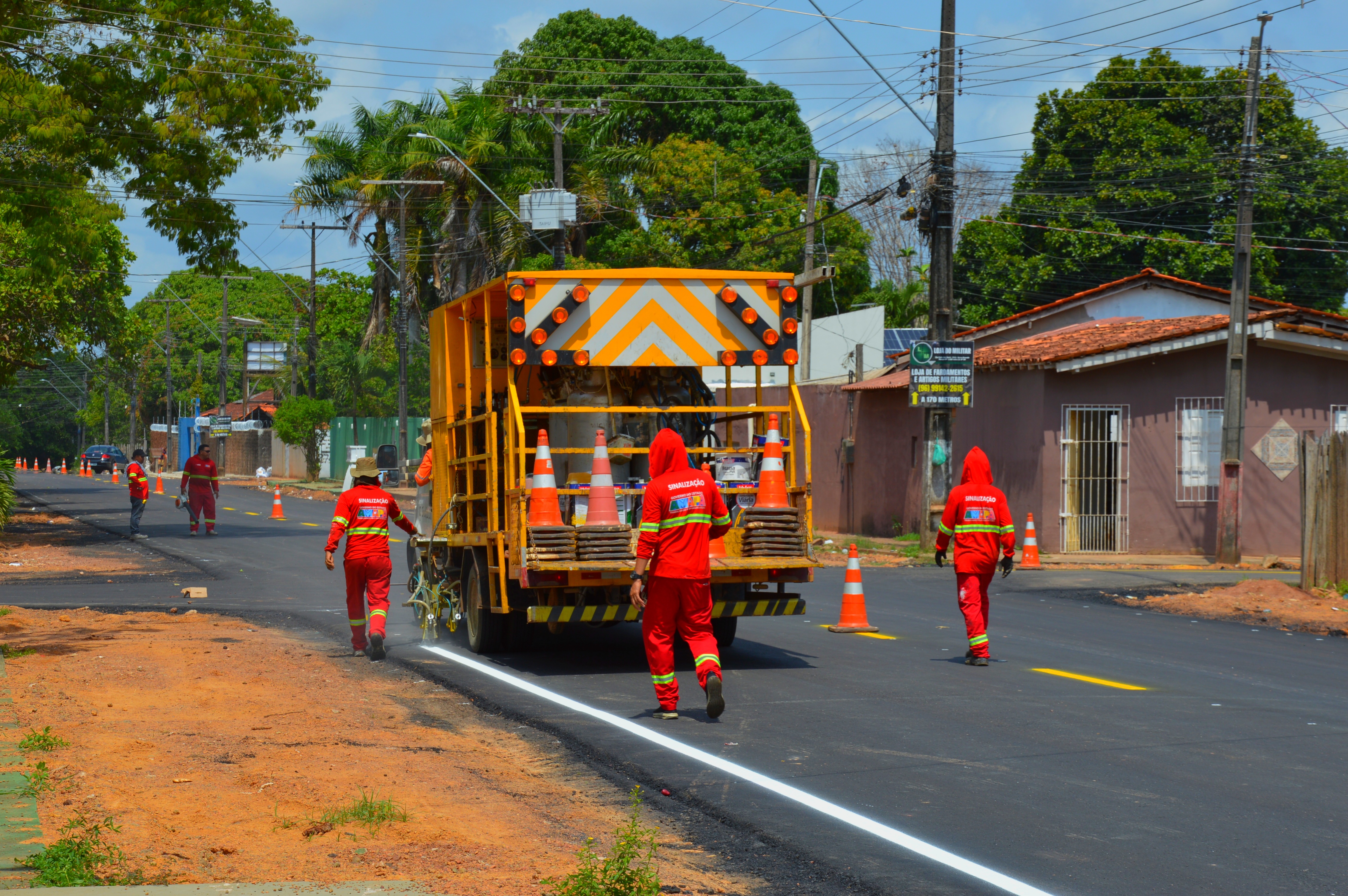 Governo do Amapá intensifica sinalização viária no bairro Alvorada para garantir trânsito mais seguro em Macapá