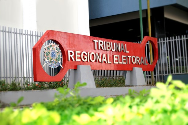 Governo do Amapá se reúne com órgãos de controle para tratar de serviços essenciais durante o período eleitoral, em Macapá