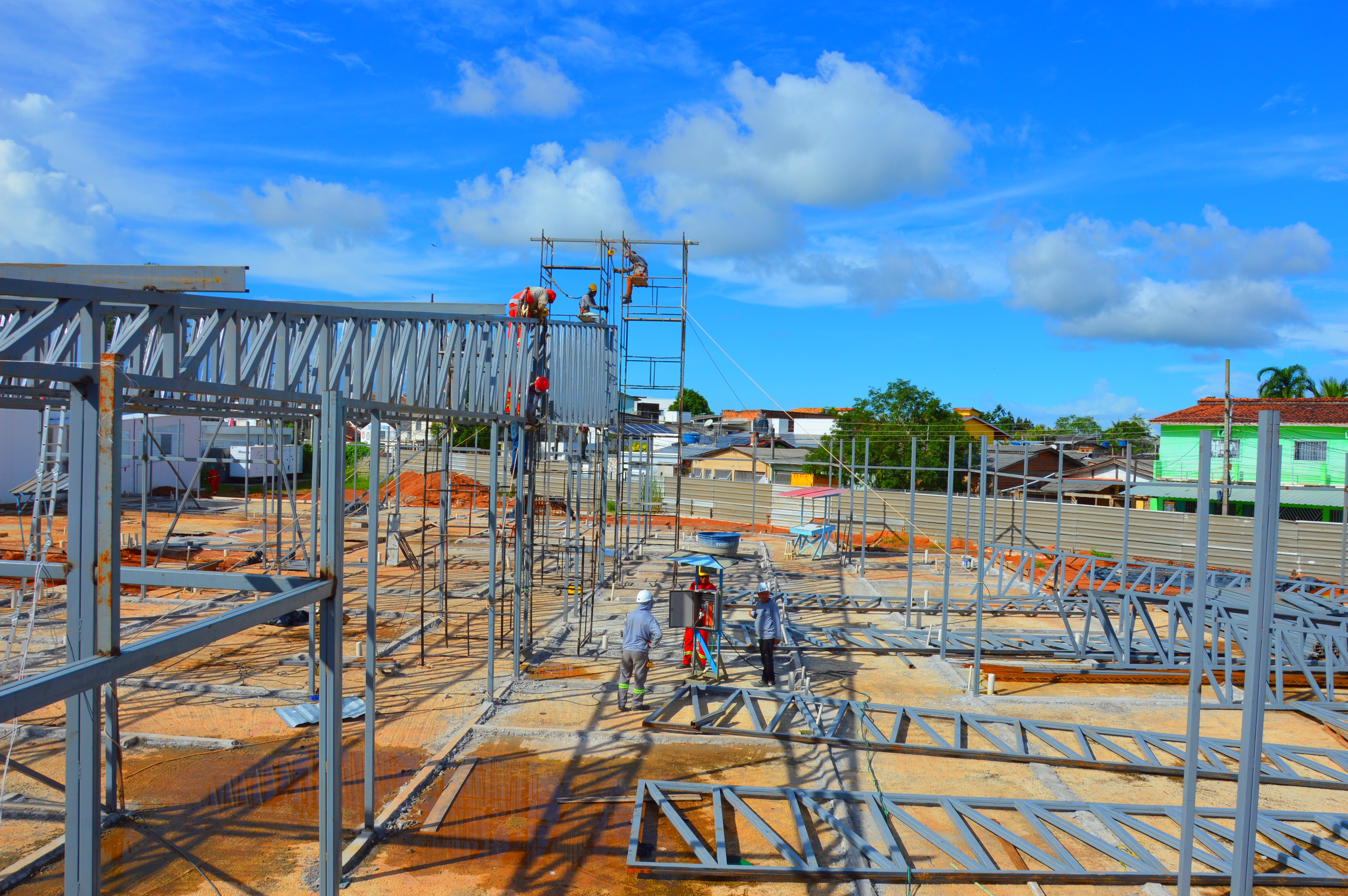 Governo do Amapá avança nas obras do Hospital de Santana e inicia instalação das estruturas metálicas