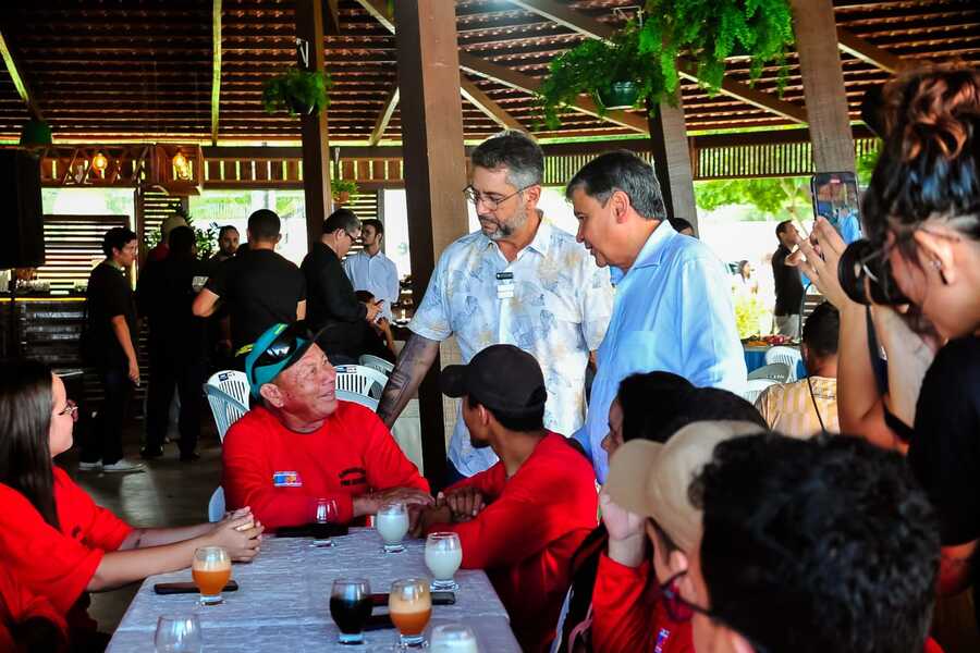 Governador Clécio Luís homenageia empreendedores e trabalhadores do Residencial Vila dos Oliveiras, em Macapá