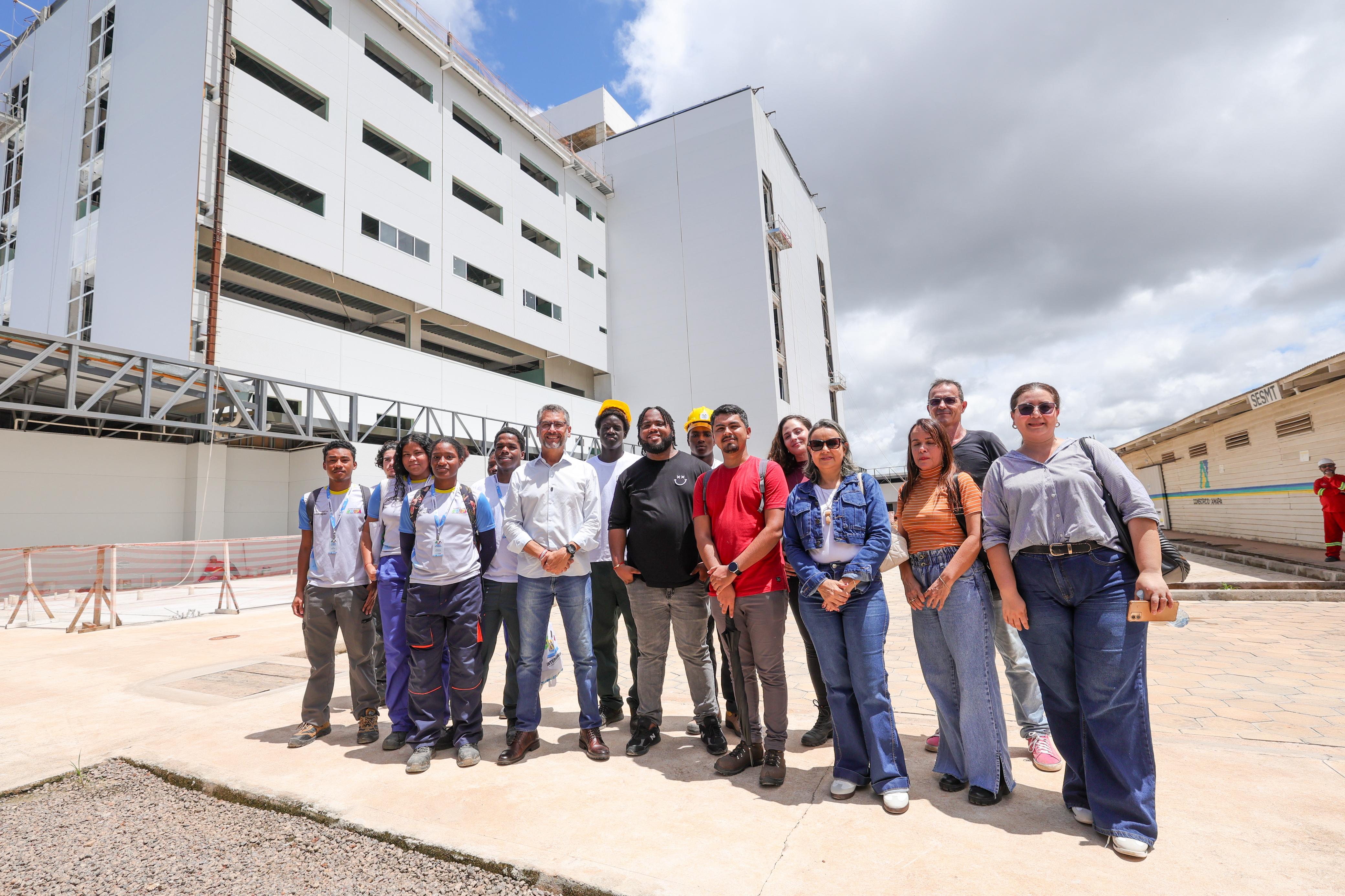 Governador Clécio apresenta as obras do novo HE de Macapá para estudantes da Guiana Francesa 