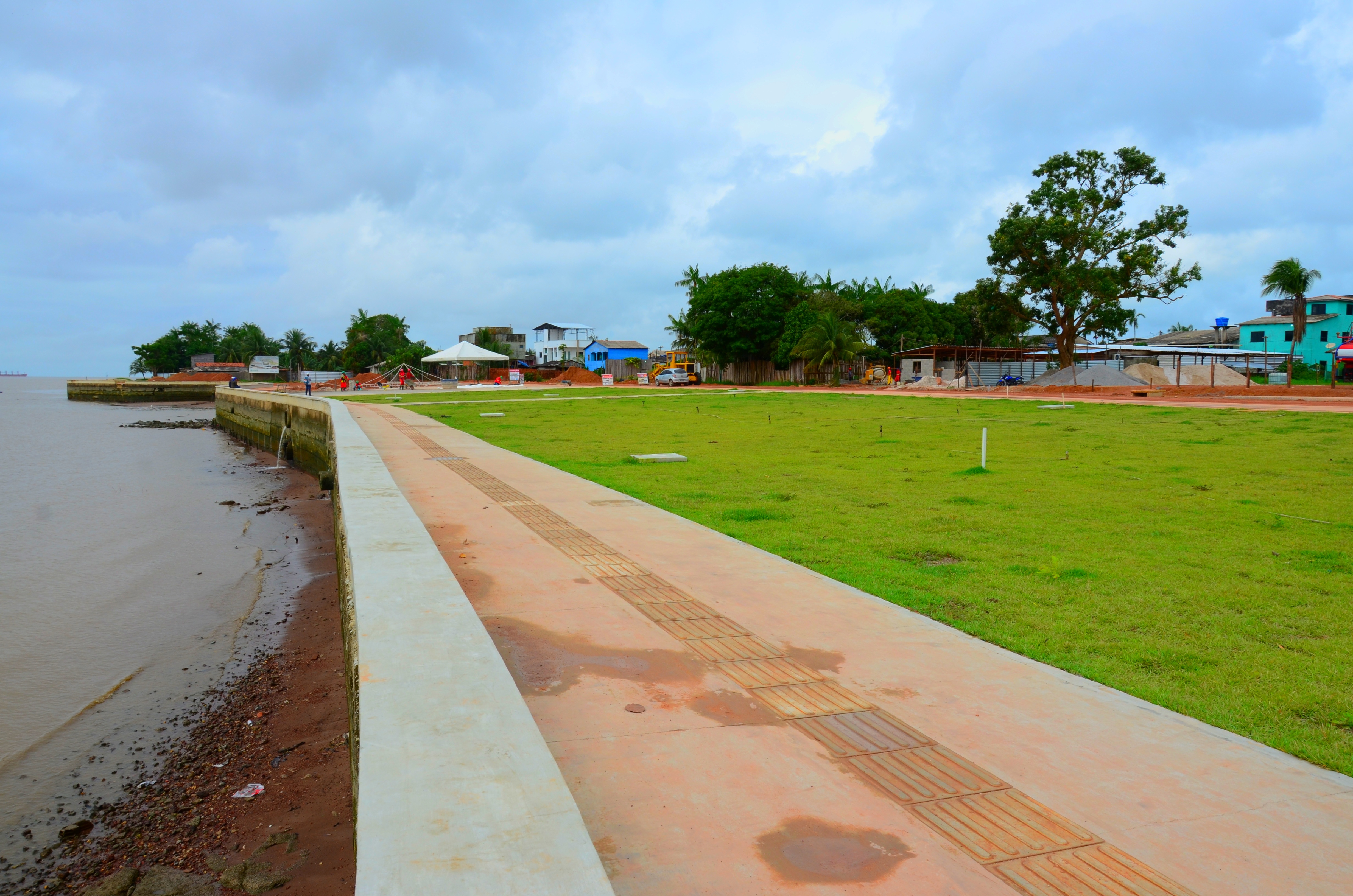 Obra do Complexo do Aturiá avança e novo espaço turístico está com calçamento e grama natural