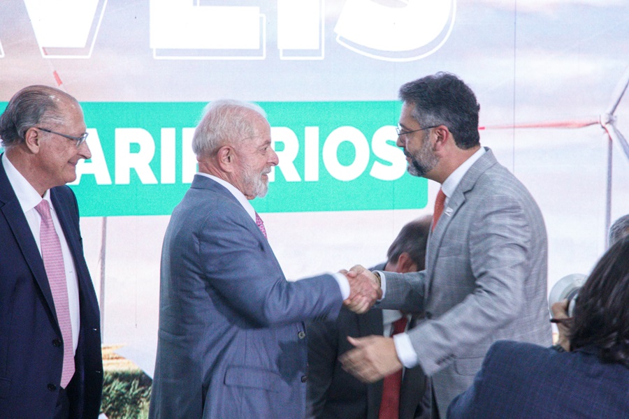 'Foi um compromisso moral e de justiça social lutar por esta medida', destaca governador Clécio Luís sobre MP que barrou reajuste da energia no Amapá