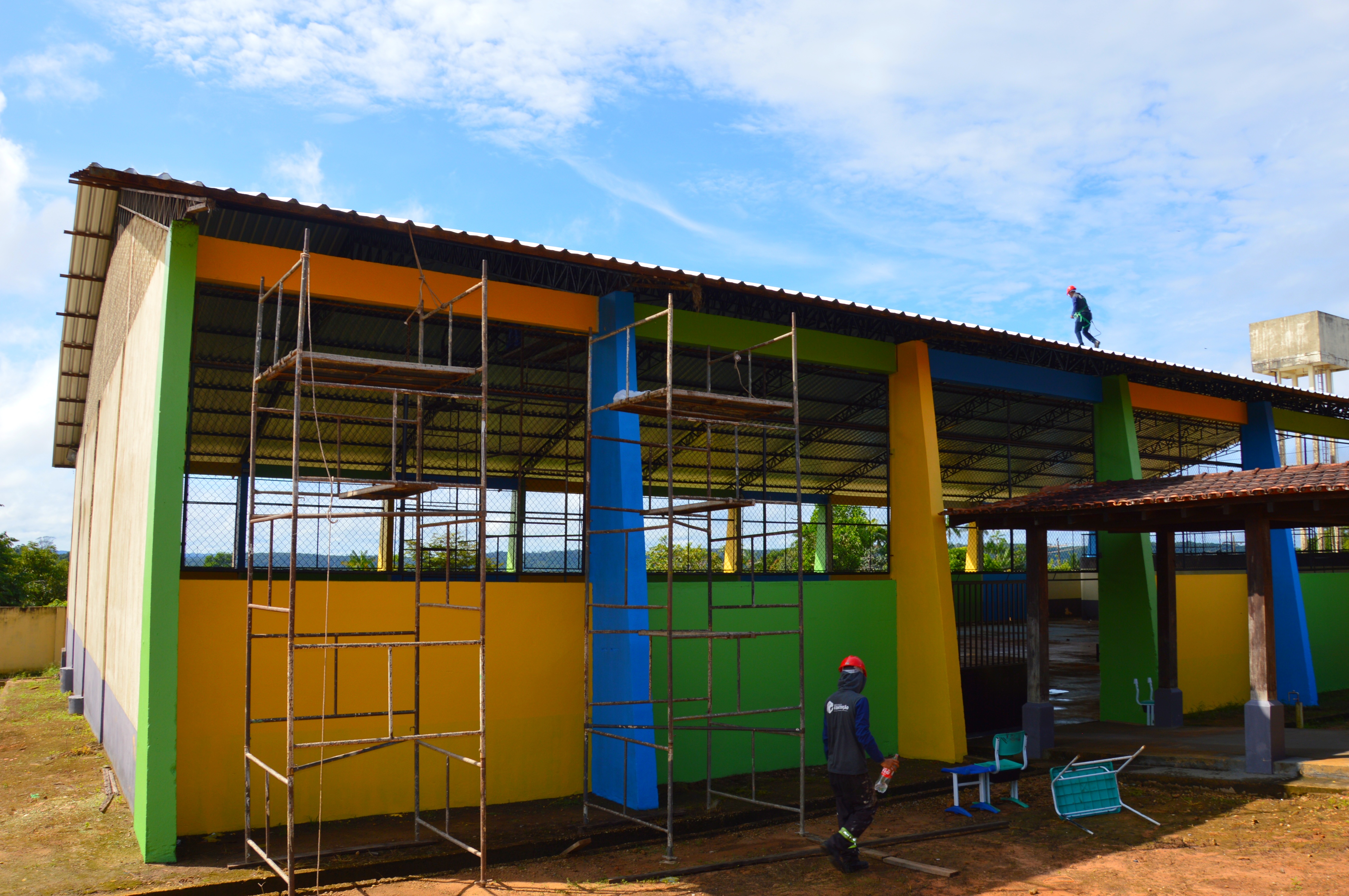 Governo do Amapá atua na reforma da quadra da Escola Estadual Professora Vanda Maria de Souza Cabete, em Laranjal do Jari