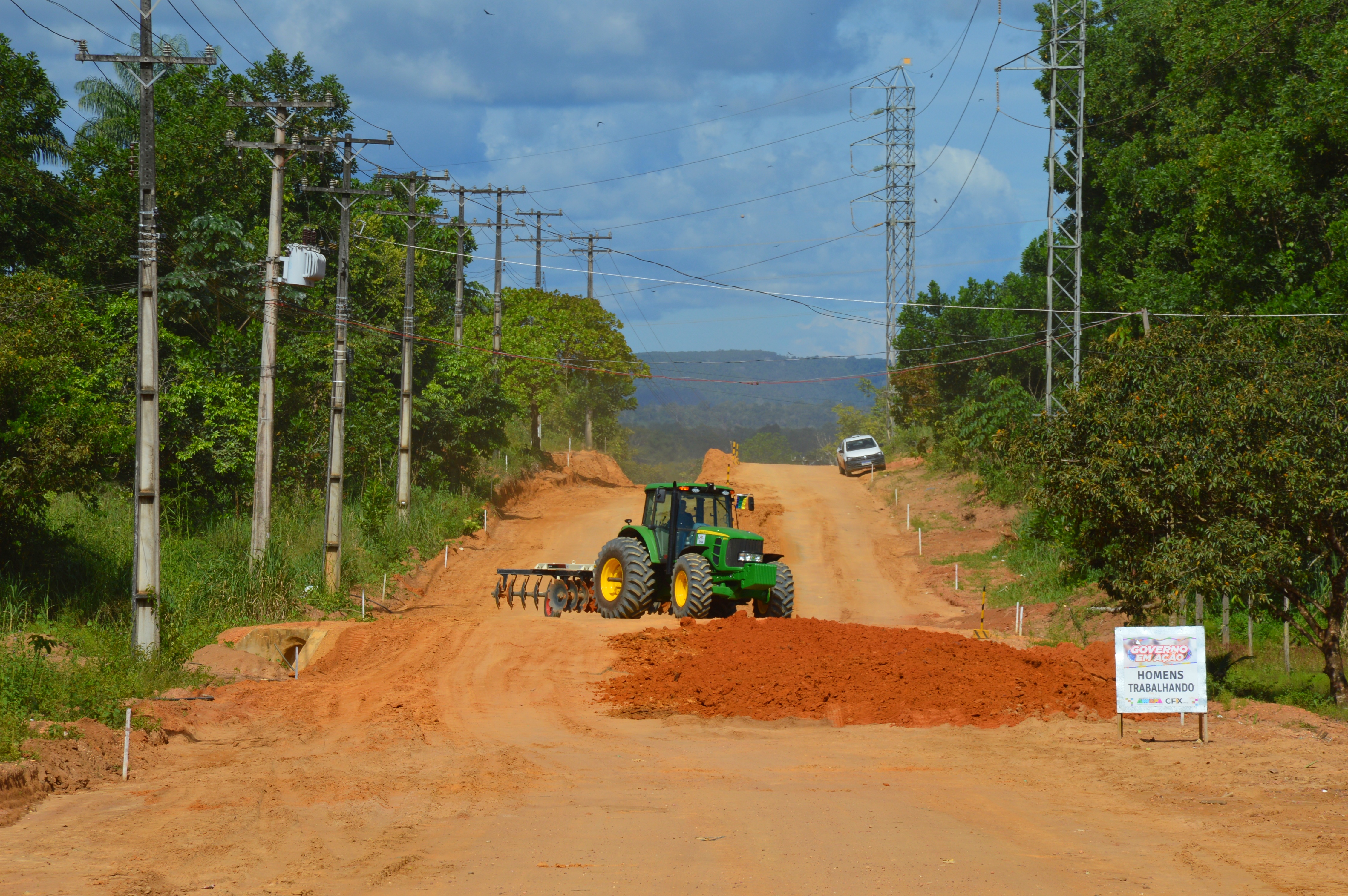 Governador Clécio acelera integração do Vale do Jari e vistoria obra estratégica de pavimentação da AP-160