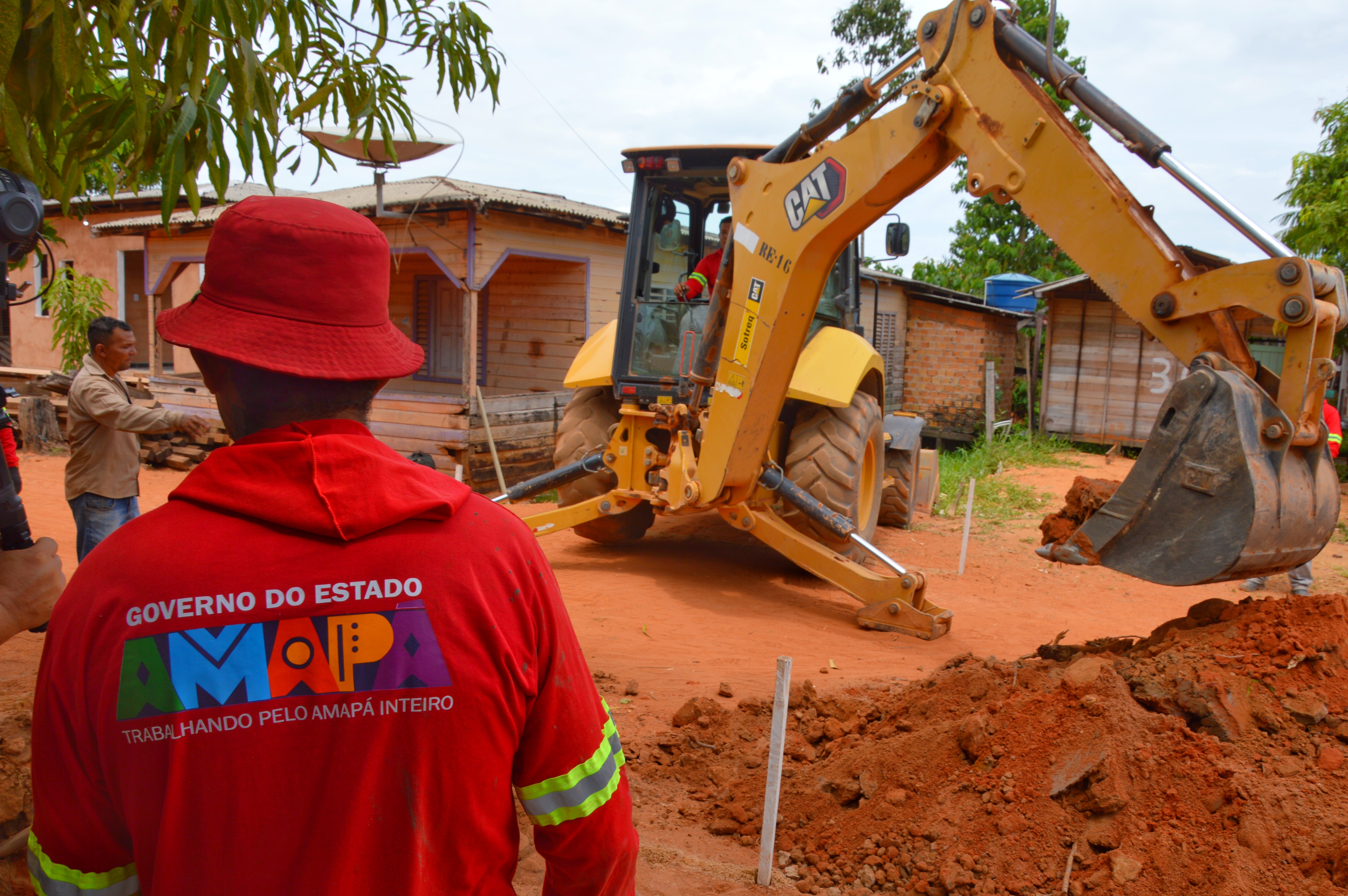 Governo do Amapá executa obras de drenagem na Rua Pedro Ladislau, em Vitória do Jari