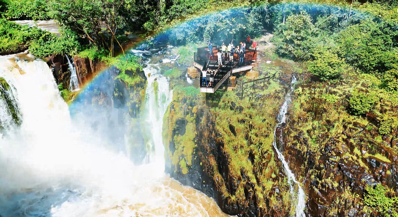 Governador Clécio vistoria fase final das obras do Mirante da Cachoeira de Santo Antônio, no Sul do Amapá