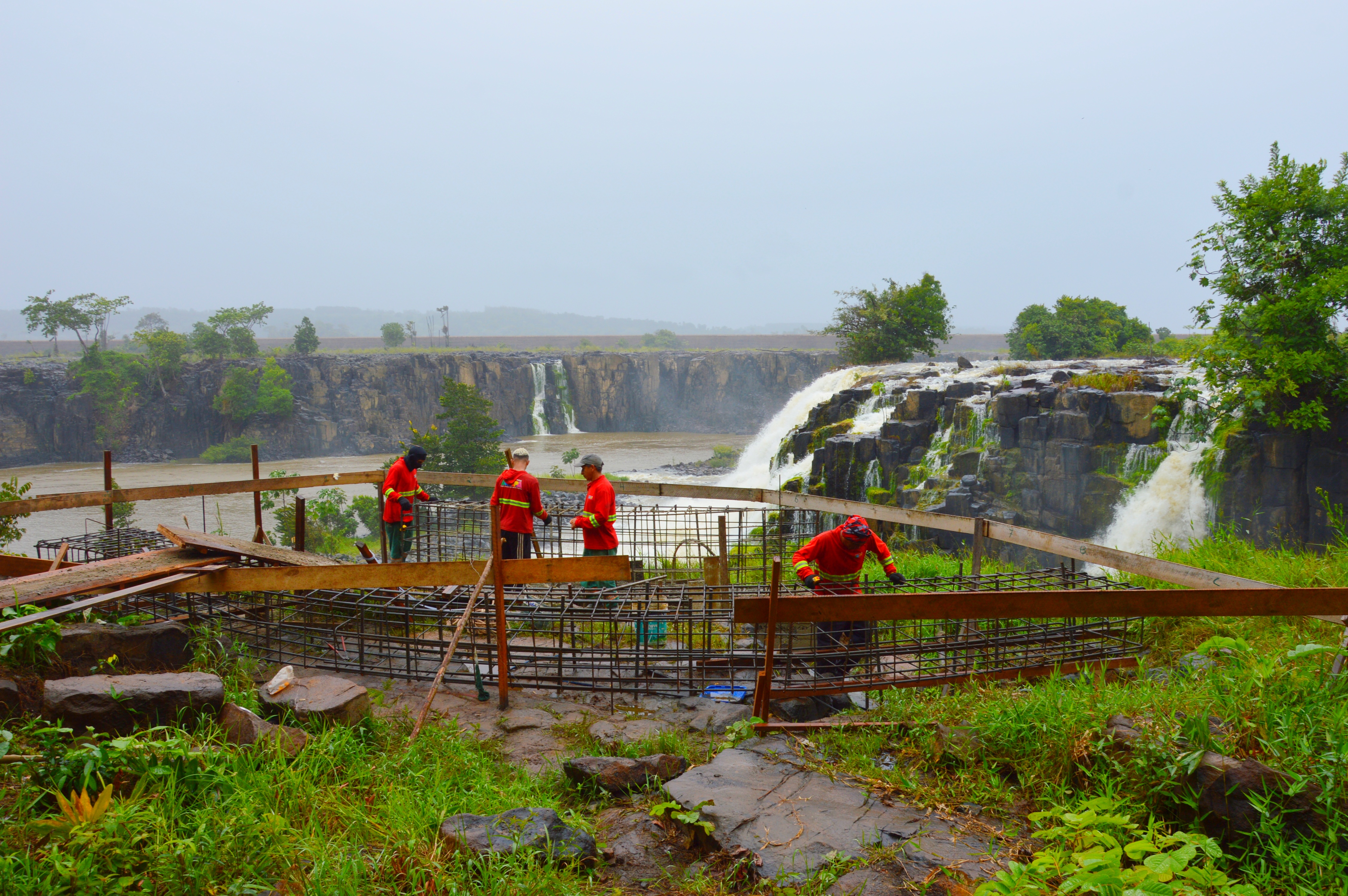 Governo do Amapá executa obra do mirante na Cachoeira de Santo Antônio, em Laranjal do Jari