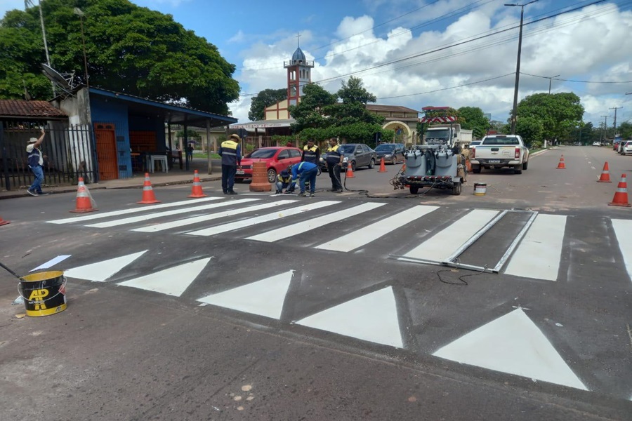 ‘Faixas vivas para vidas seguras’: Governo do Amapá revitaliza 16 faixas de pedestres em frente a escolas de Macapá