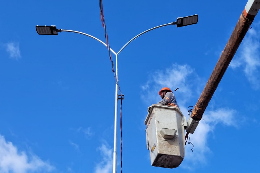 Governo do Amapá executa 90% dos serviços de iluminação na Rodovia Duca Serra, em Macapá