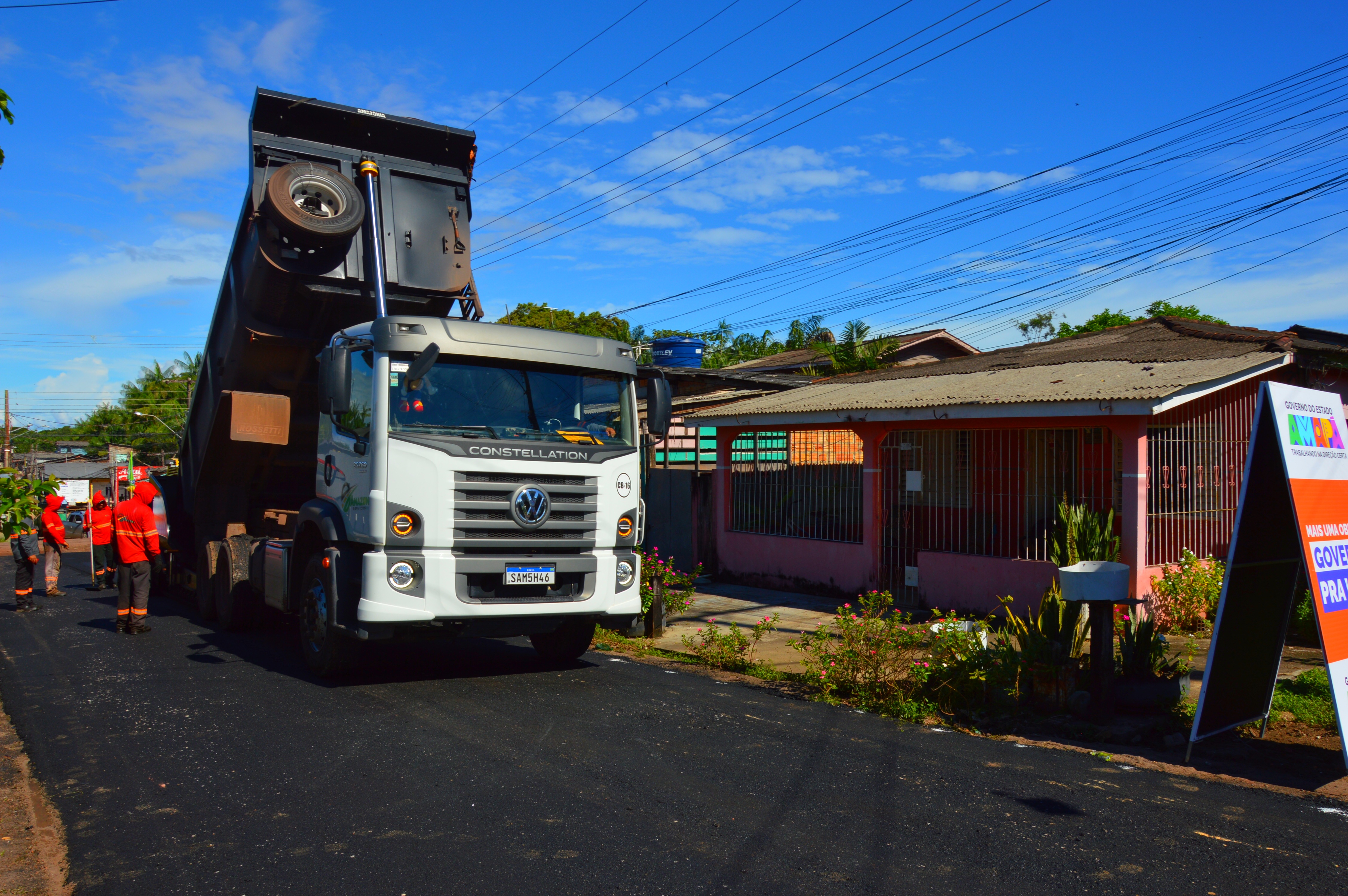 Governo do Amapá intensifica frentes de pavimentação asfáltica no Distrito da Fazendinha, em Macapá
