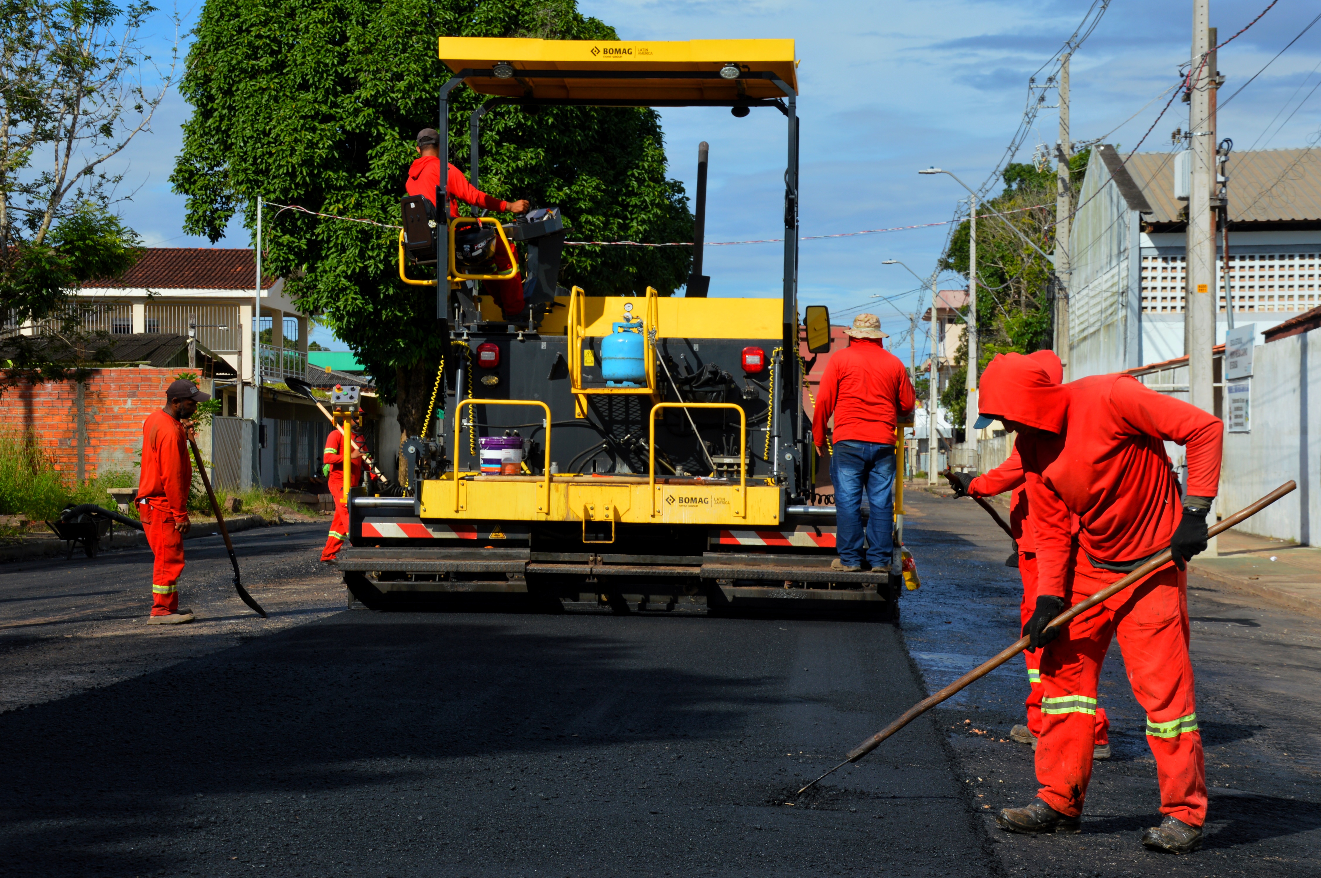 Governo do Amapá inicia nova frente de pavimentação asfáltica no bairro Jardim Felicidade