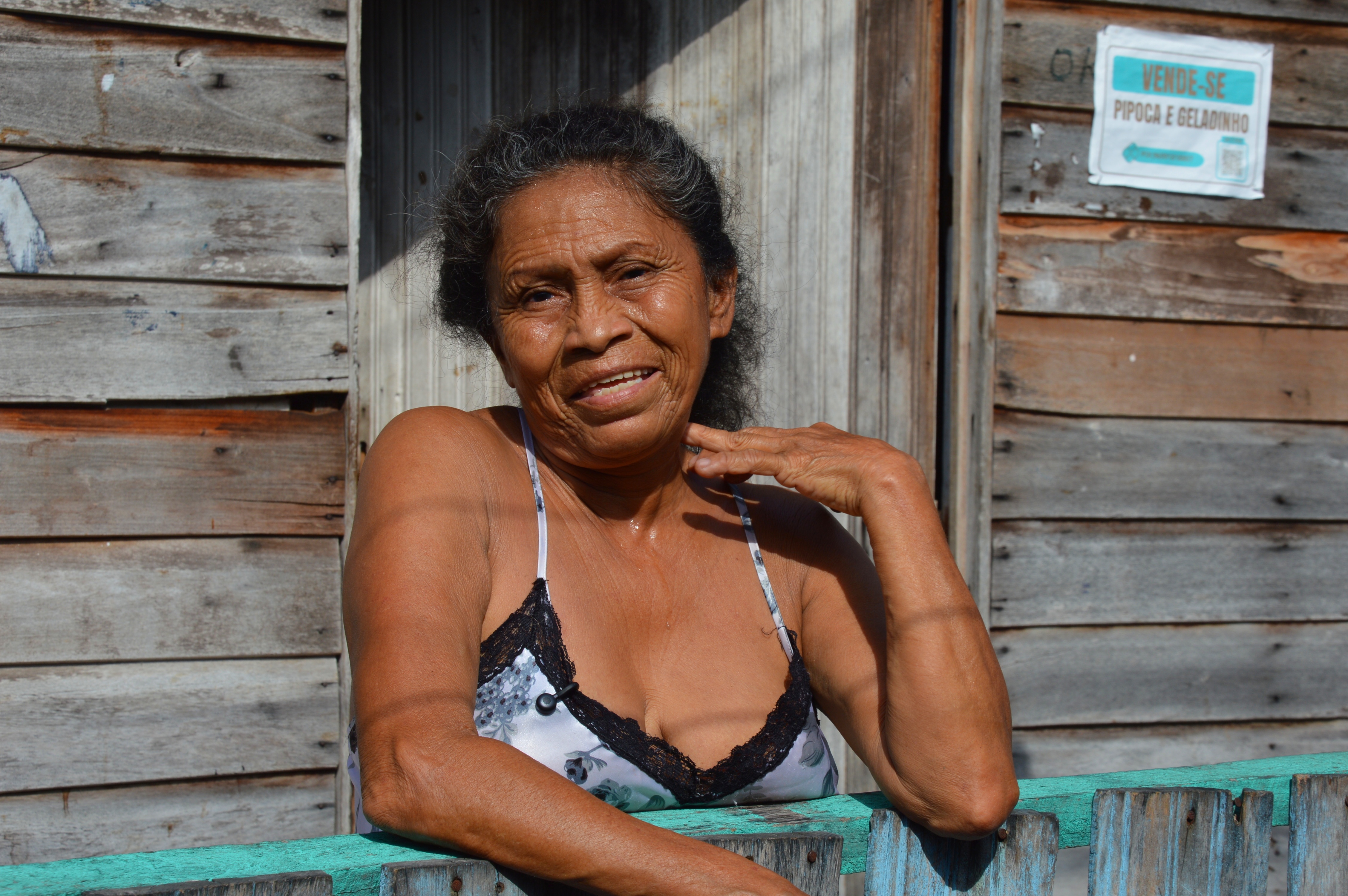 'Meu sonho sempre foi ver essa passarela de concreto', diz moradora, emocionada com obra do Governo do Amapá em Laranjal do Jari