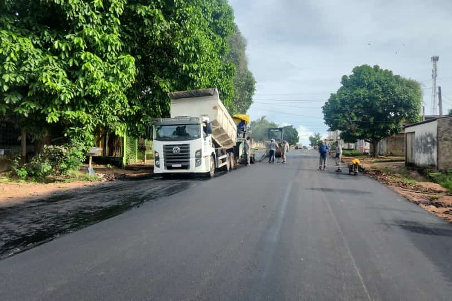 Pelo Amapá: Governo do Estado realiza obras de pavimentação asfáltica na Avenida Nações Unidas, em Santana
