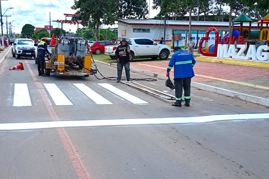 Governo do Amapá realiza serviços de sinalização viária em Mazagão