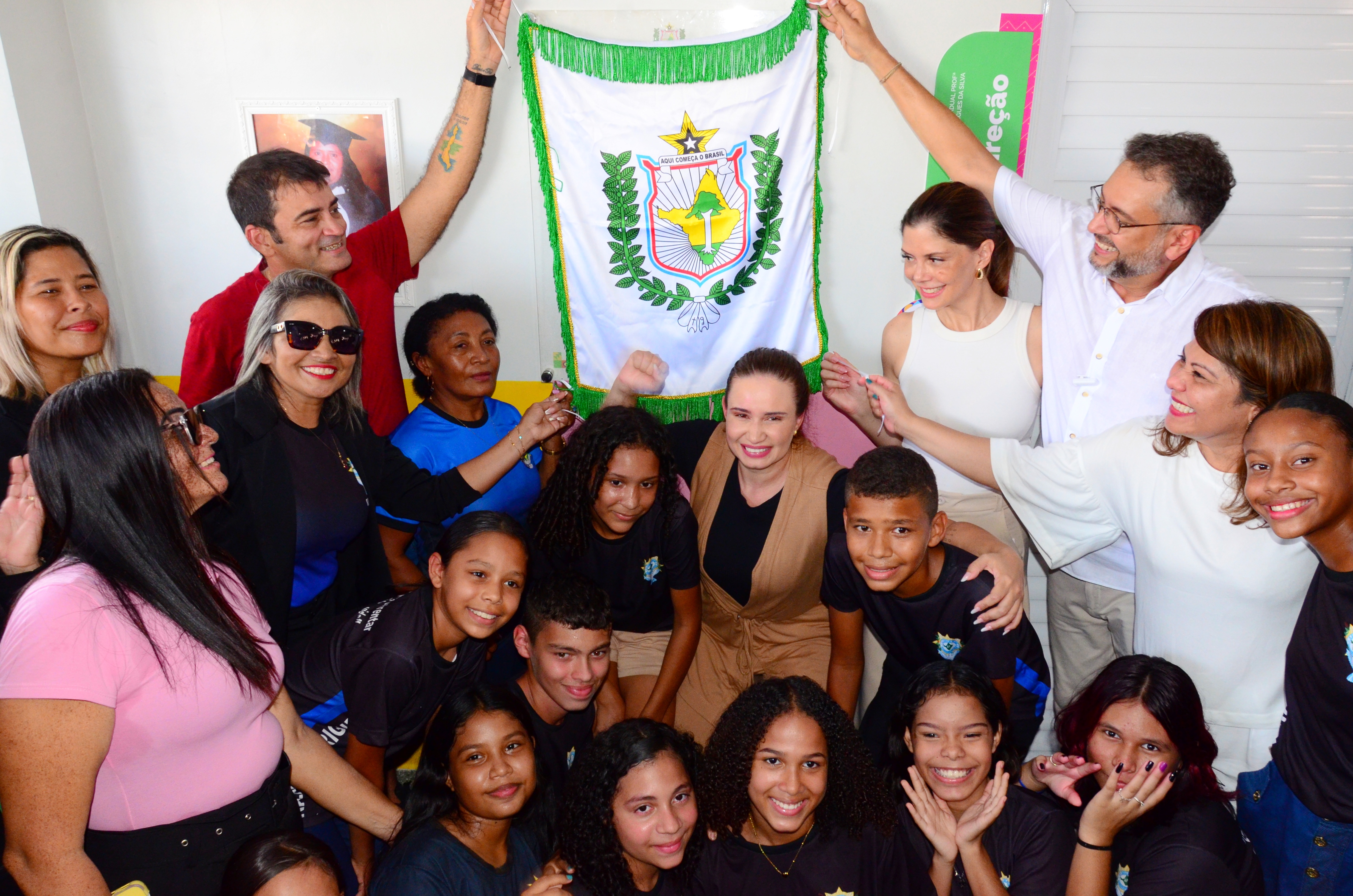 'Ambiente melhor para estudar, crescer e se desenvolver', pontua governador ao entregar a escola Nazaré Rodrigues reconstruída em Laranjal do Jari