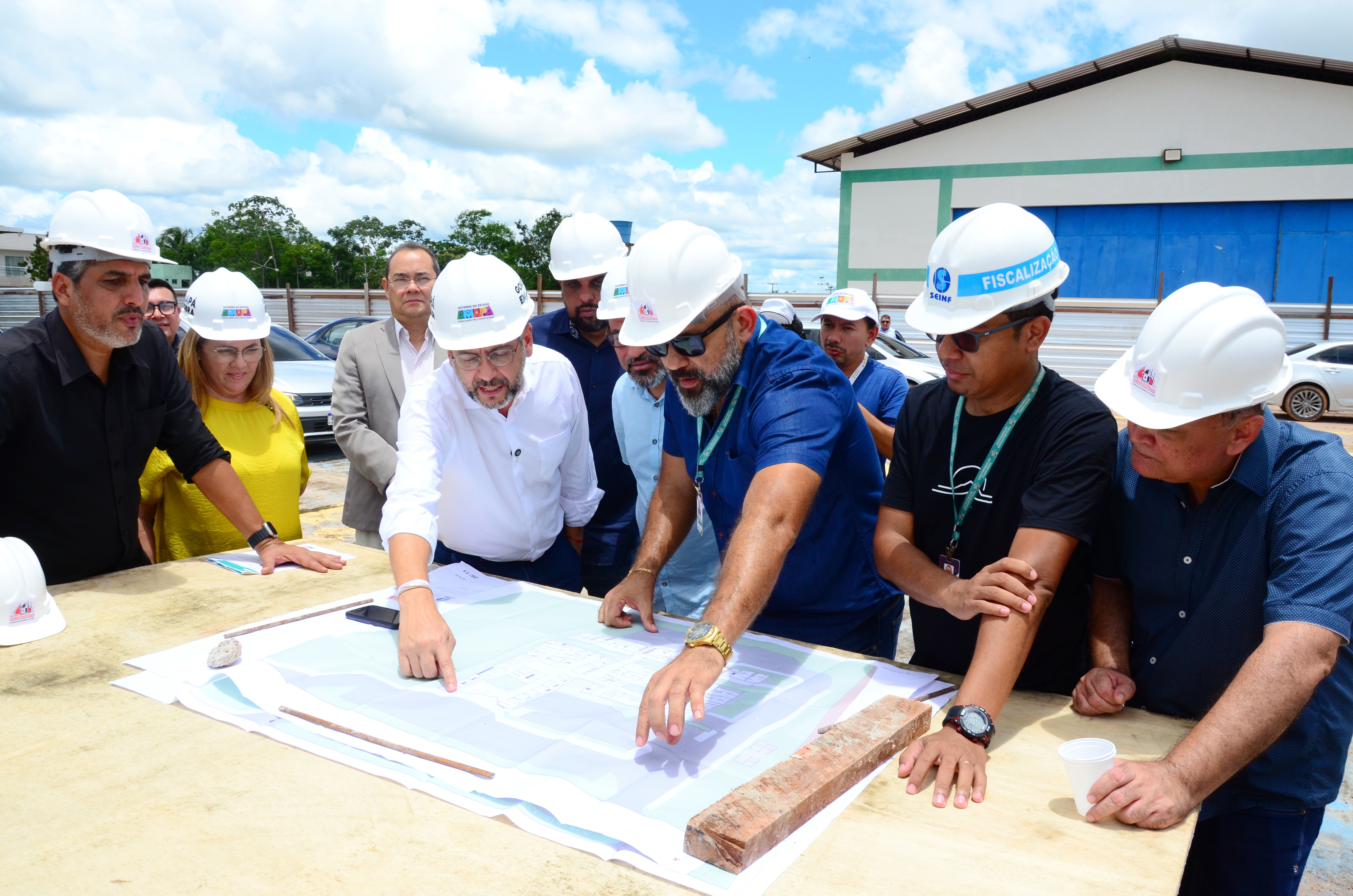 Governador Clécio Luís acompanha obra de construção da nova UPA da Zona Oeste de Macapá