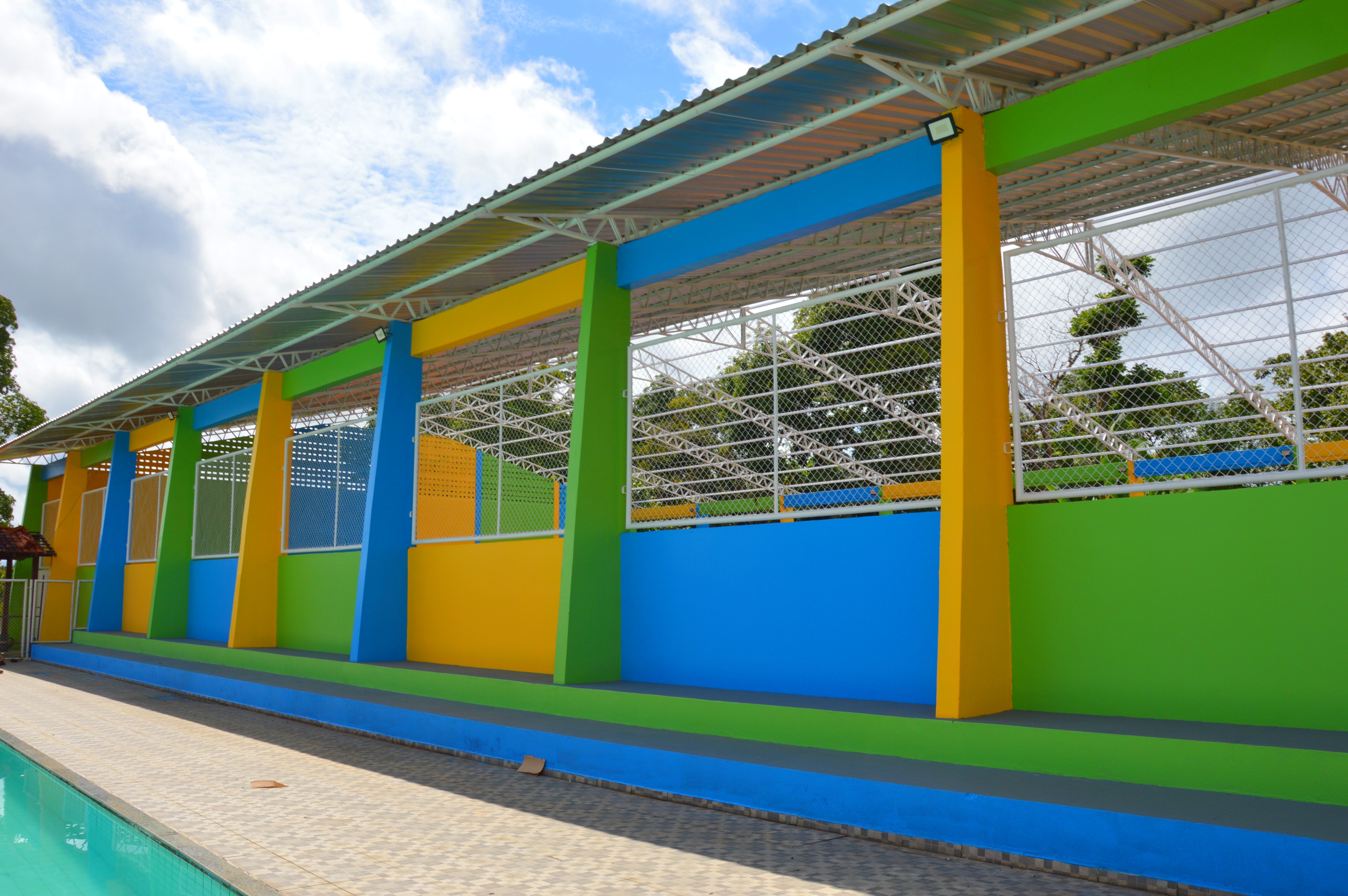 Governo do Amapá atua na requalificação da quadra poliesportiva da Escola Estadual Mineko Hayashida, em Laranjal do Jari