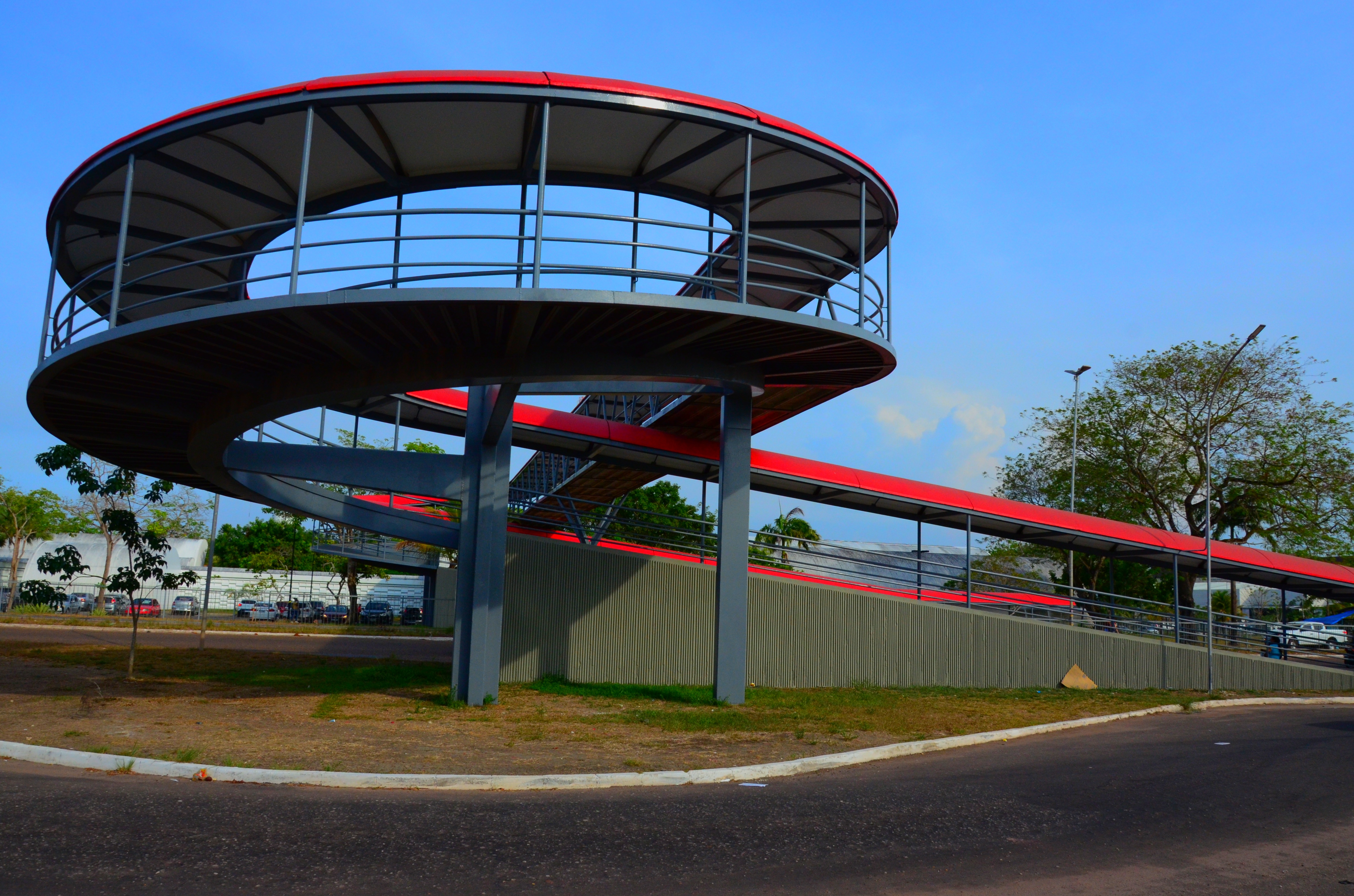 Governo do Amapá finaliza obras de revitalização de passarela elevada na Rodovia Josmar Chaves Pinto, em Macapá