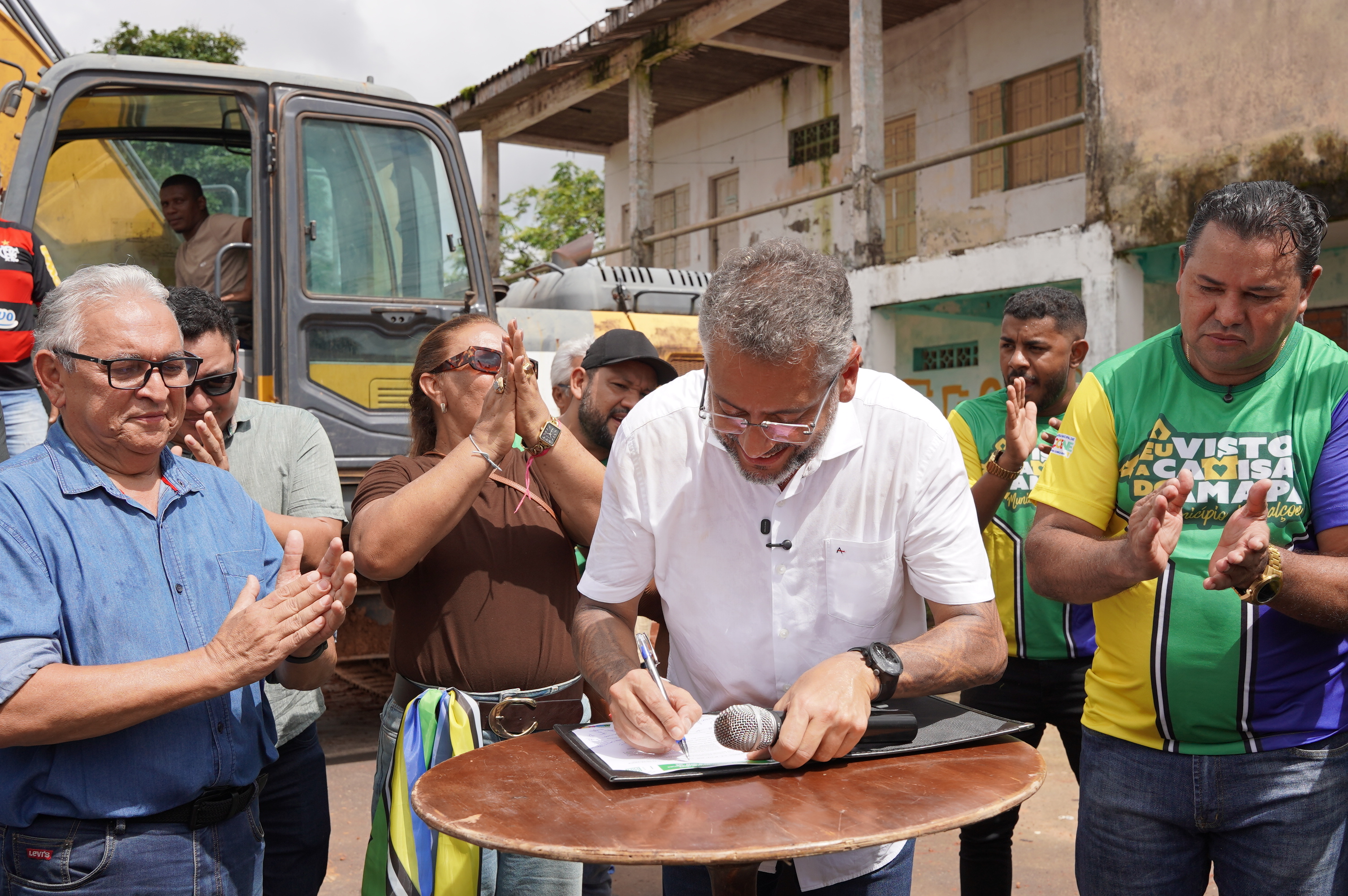 Governador Clécio assina ordem de serviço para construção da Praça da Orla em Calçoene