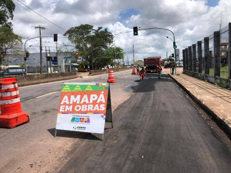 Governo do Estado realiza serviços de recuperação asfáltica na Rodovia Duca Serra, em Macapá