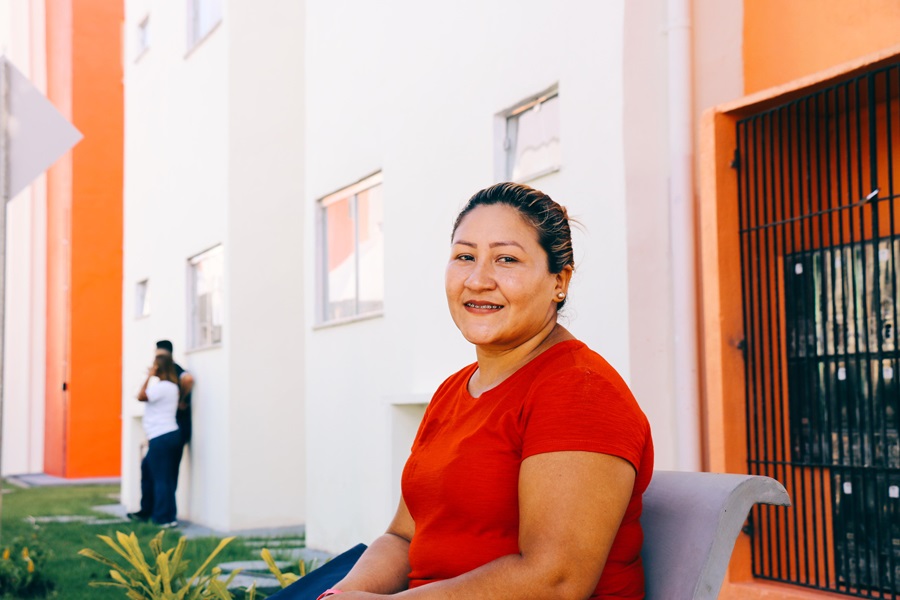'Meu menino vai poder brincar e ser feliz aqui’, celebra mãe beneficiada com moradia no Residencial Vila dos Oliveiras, em Macapá
