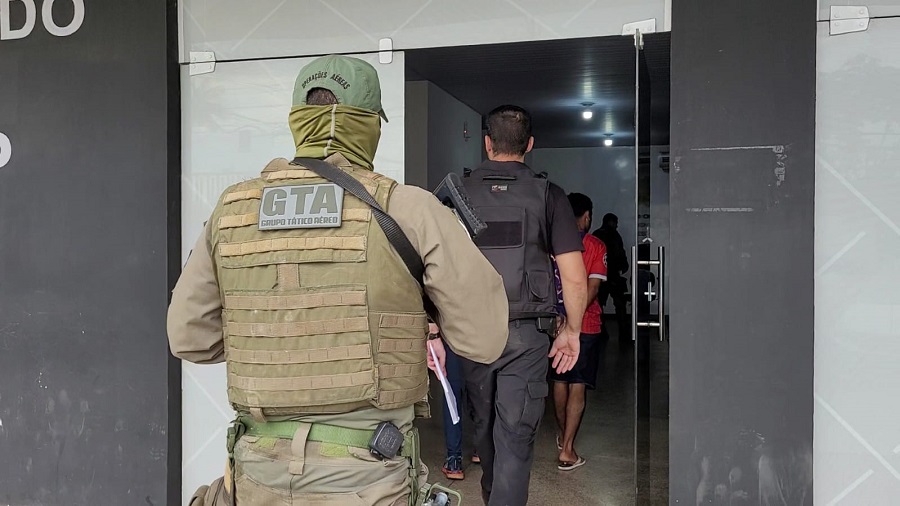 Operação Atalaia prende seis pessoas com armas e entorpecentes, em Santana