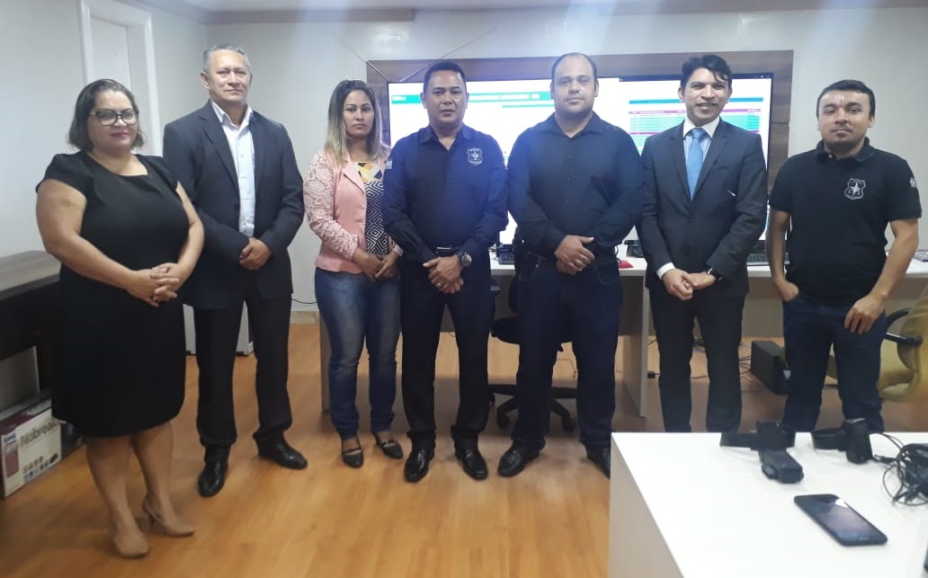 JUIZ DA VARA DE EXECUÇÕES PENAIS VISITA CENTRAL DE MONITORAMENTO DO IAPEN