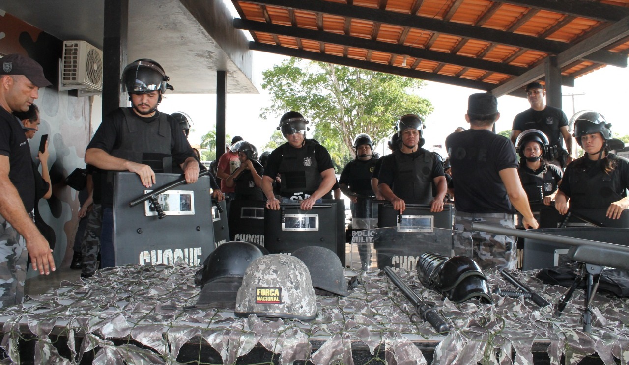 “DIA DE POLÍCIA” LEVA JORNALISTAS A PARTICIPAREM DE TREINAMENTO COM INTEGRANTES DO BOPE